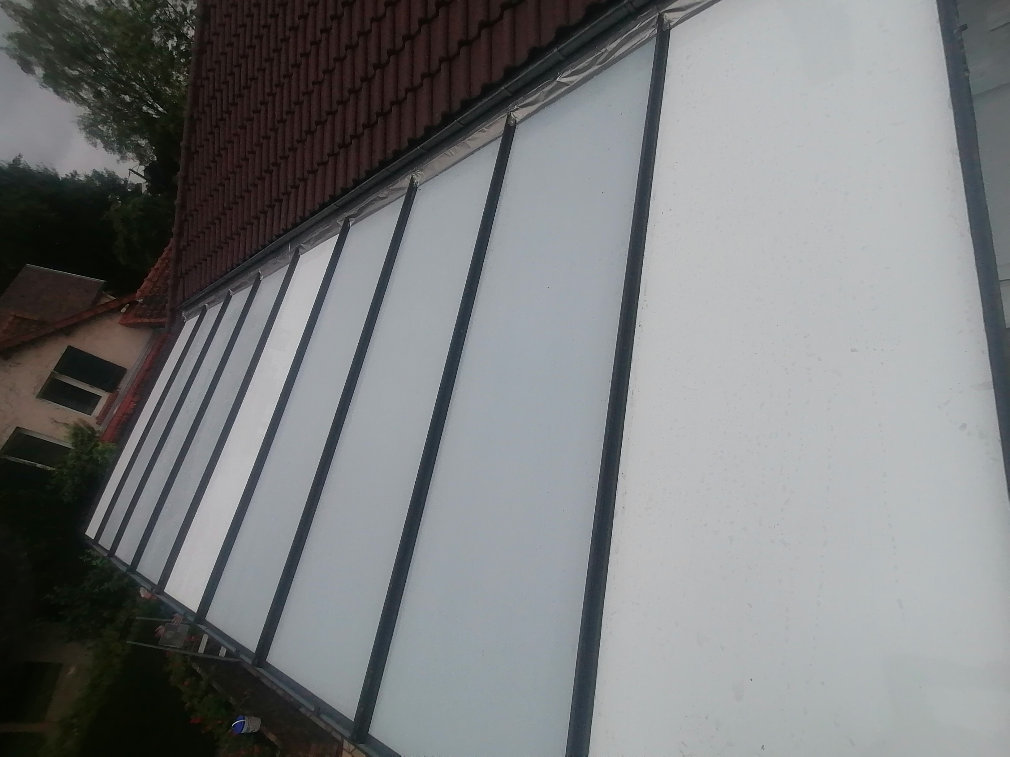 Toiture pergola après changement avec plaque polycarbonate vue extérieure