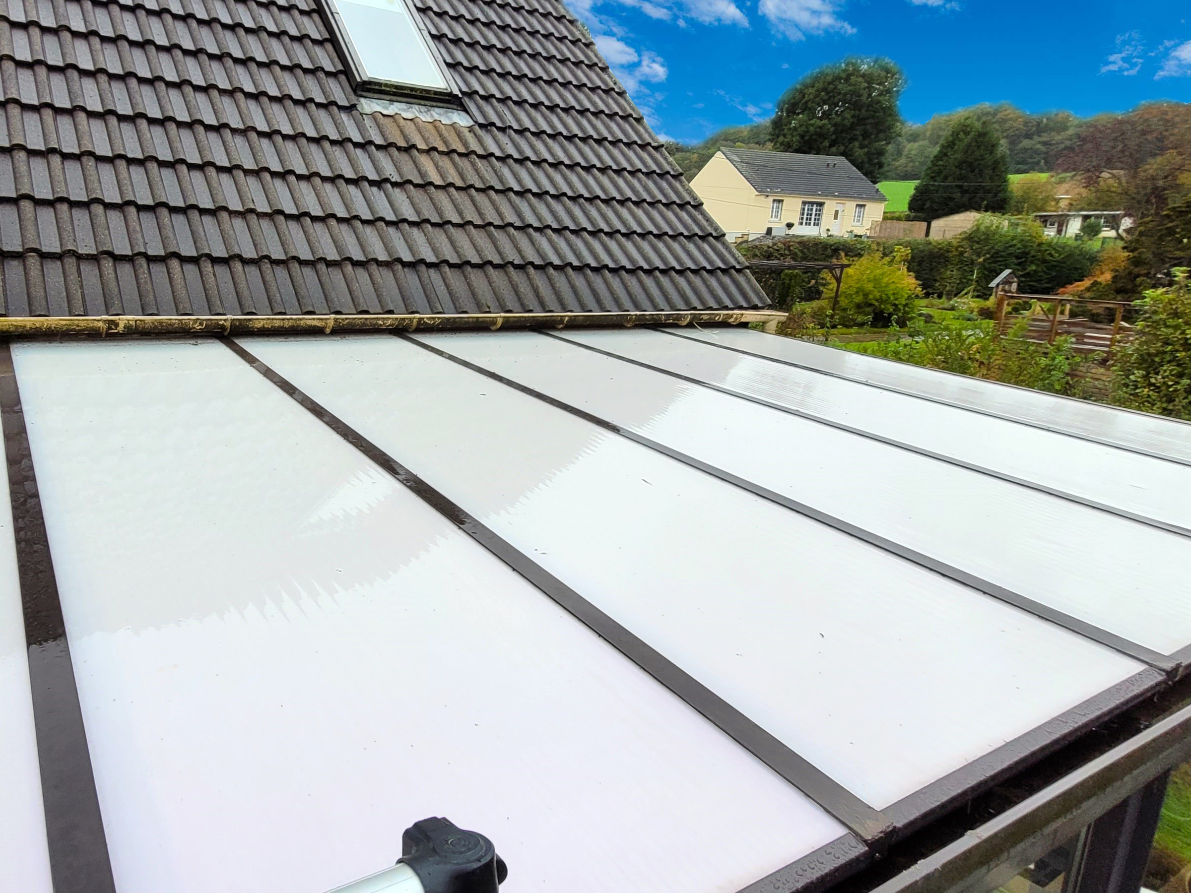 Toiture pergola après changement avec plaque polycarbonate vue extérieure